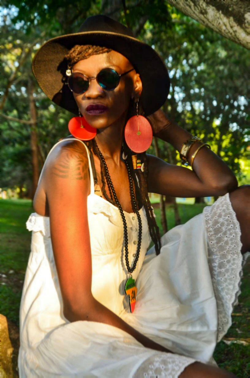 Binti Afrika - Daughter of Afrika - Lioness on the Rize